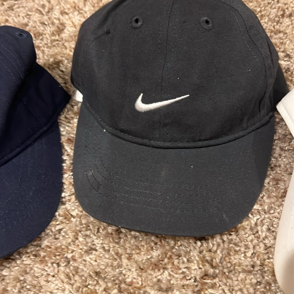 5 Nike toddler one size hats - 2 bucket hats, 3 baseball hats - Picture 4 of 4